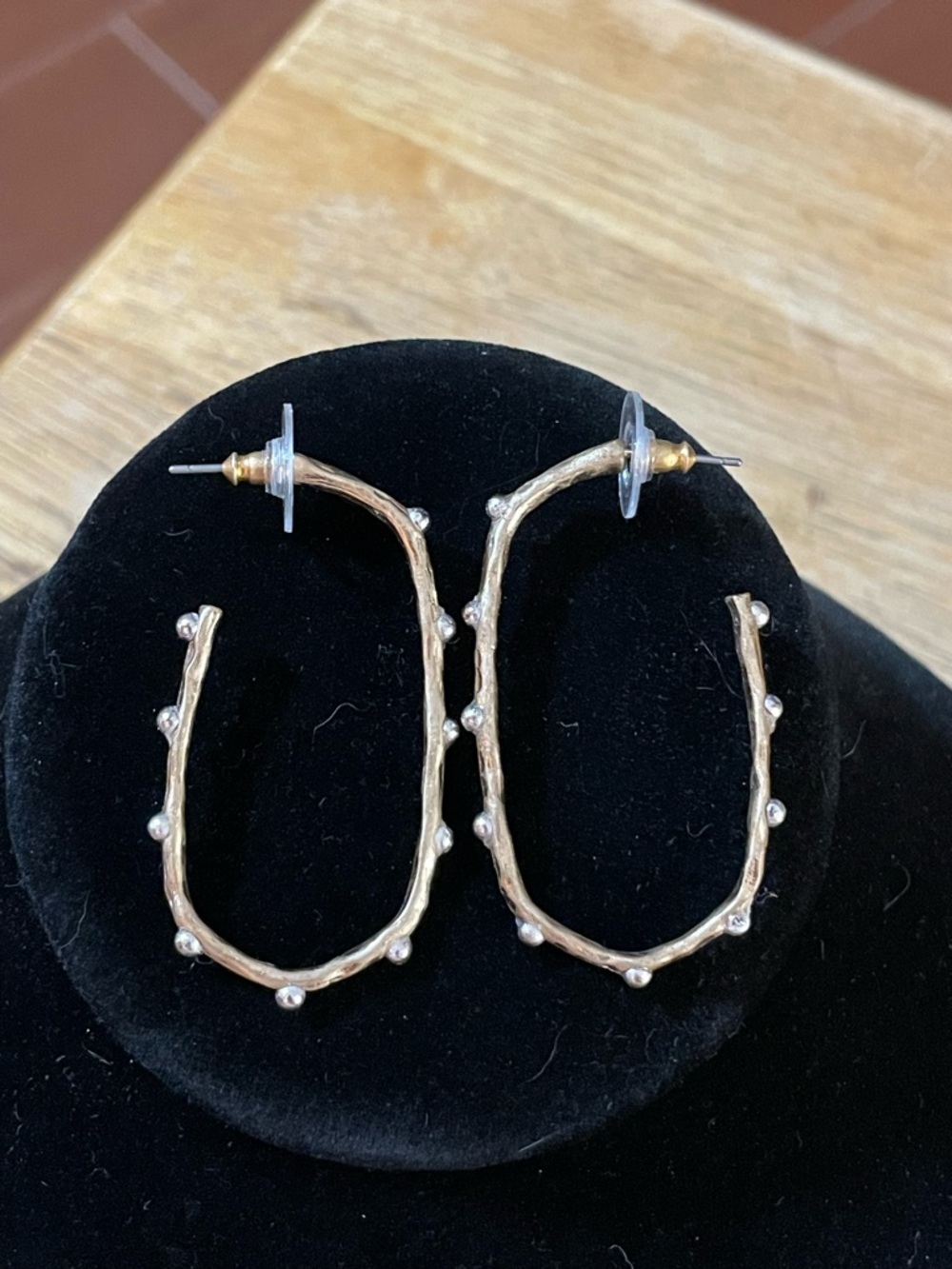 Oval hoop earring mix gold silver tone twig branch texture dots pierced 2 inch - Picture 4 of 11